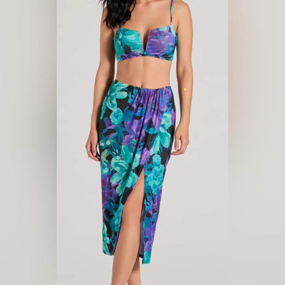 Windsor Floral Sarong in Blue and Purple